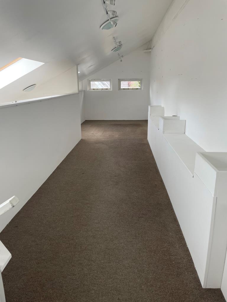 Lot: 76 - ART GALLERY IN DESIRABLE LOCATION WITH PLANNING APPROVAL -